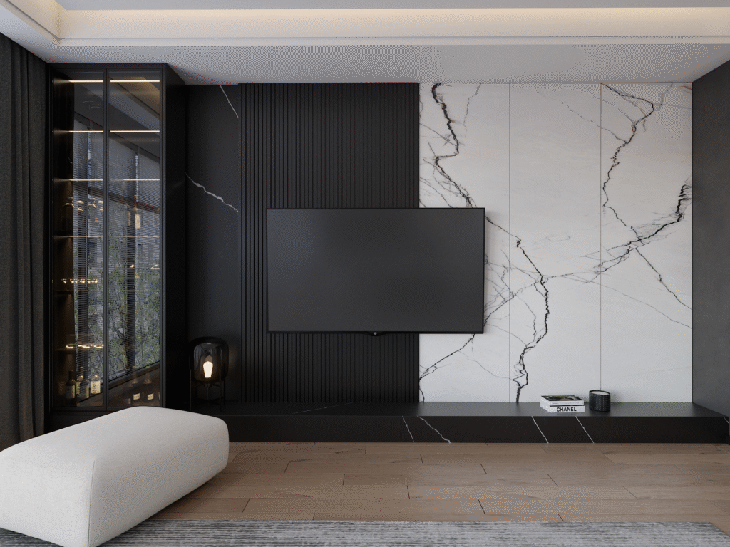 Minimalistyczny salon z marmurową ścianą, czarnymi panelami oraz przeszkloną witryną.
